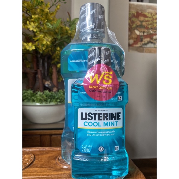 Nước súc miệng Listerine mát lạnh bạc hà 750ml tặng kèm chai nhỏ 250ml