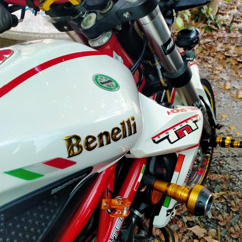 Miếng Dán Logo 3D Trang Trí Bình Xăng Xe Mô Tô Benelli TRK 502 BN 302 TNT BJ 600