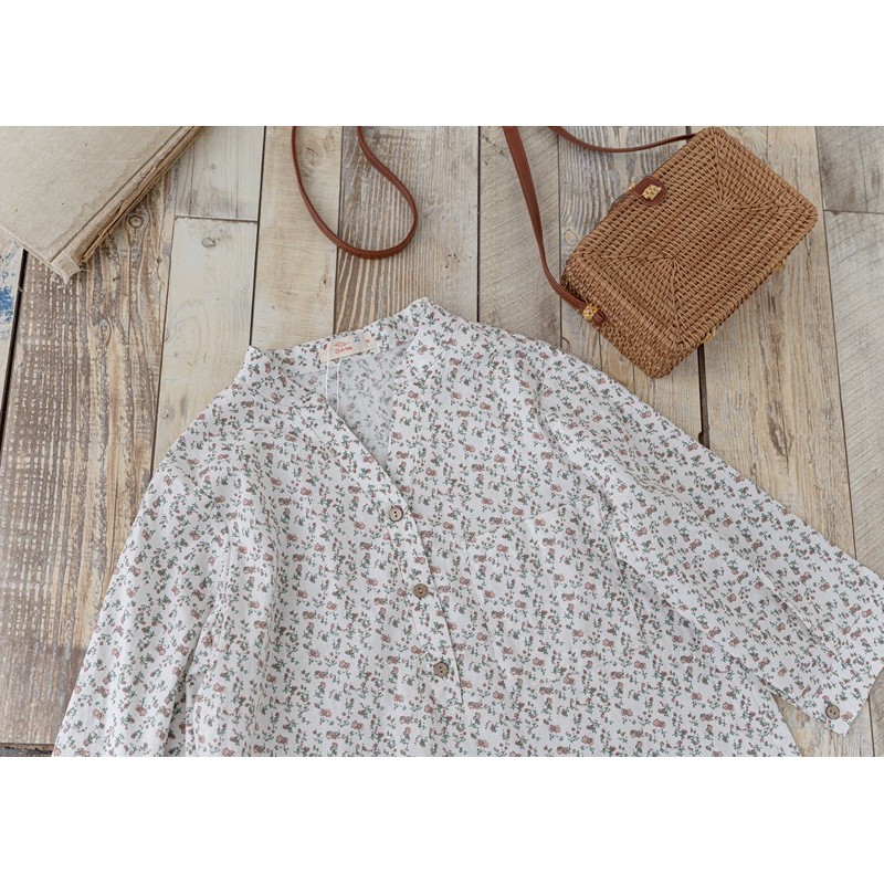 Áo hoa sơmi cổ V trắng hoa nâu rêu Lá in hoa