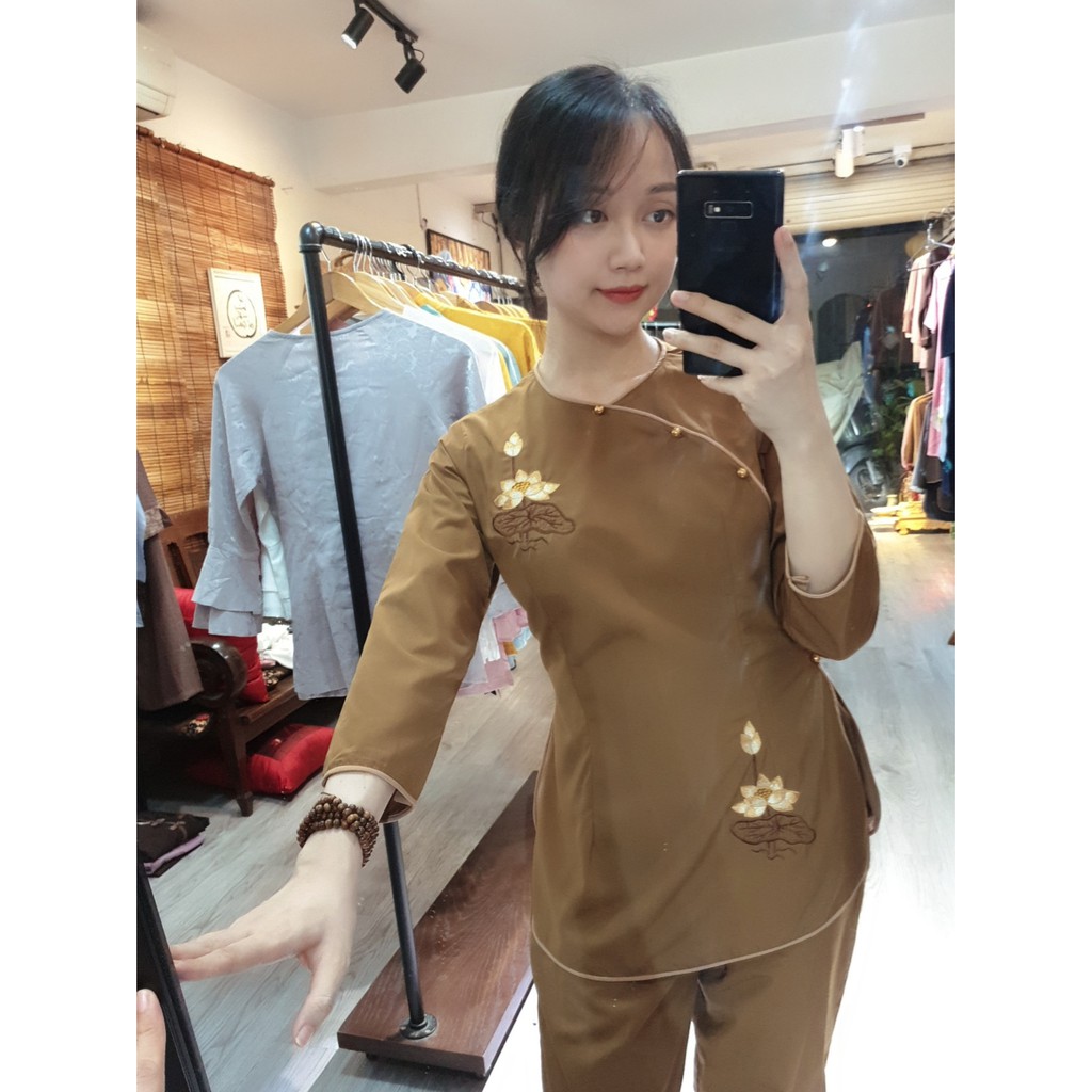 XẢ LỖBộ quần áo phật tử loại 1 - cổ tròn cúc ngọc màu đồng sáng da gọn người
