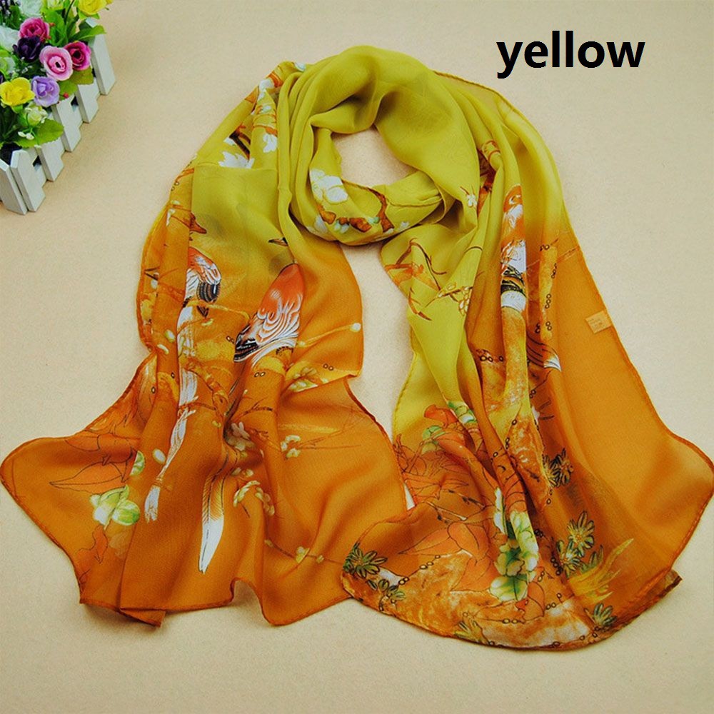 Khăn choàng lụa họa tiết hoa đi biển thời trang