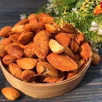 Hạt hạnh nhân rang bơ còn vỏ hộp  500G loại  thơm ngon, ròn rụm