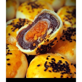 Bánh đậu đỏ trứng muối 20 chiếc