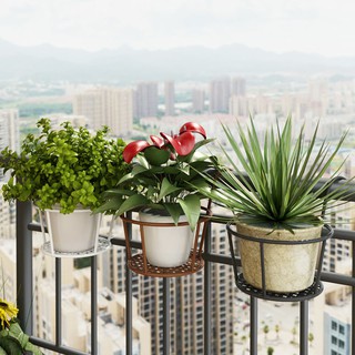 Giỏ sắt treo hoa ban công