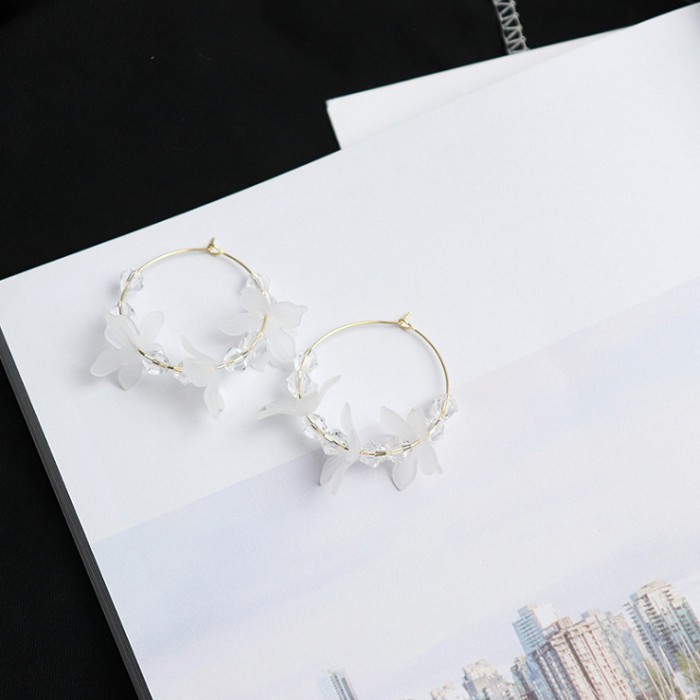 Bông tai nữ Hàn Quốc hình cánh hoa trắng tròn kiểu dáng thanh lịch cá tính phụ kiện thời trang đẹp giá rẻ