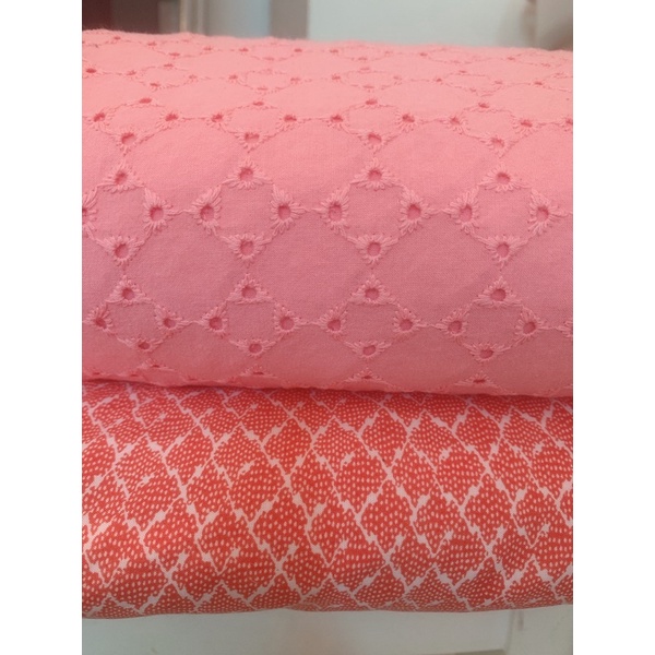 Vải thô thêu màu hồng cam