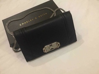 Túi charles & keith authentic