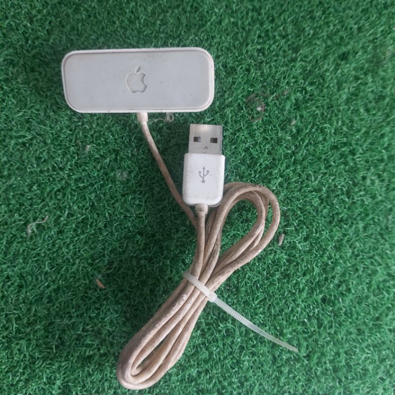 Phụ kiện Apple - 1 đầu usb 1 đầu jack 3.5 y như hình