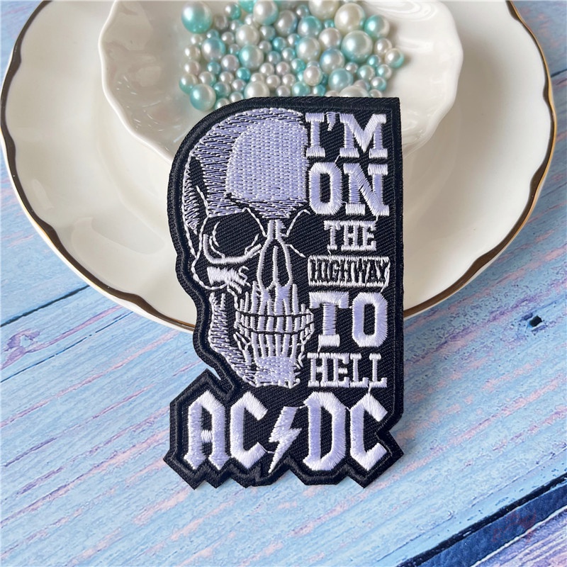 ♚ Miếng Dán Ủi Quần Áo Màu Trắng Đen Cổ Điển ♚ 1 Sticker Ủi Thêu Hình Đầu Lâu