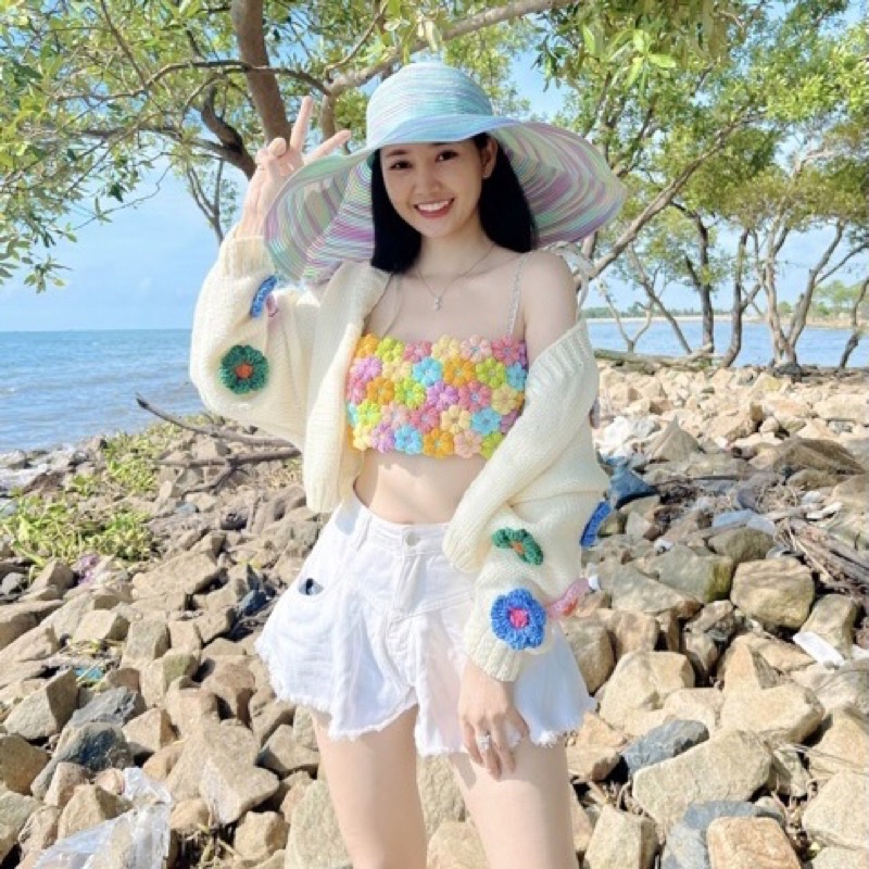 Áo croptop len ghép hoa nổi handmade xinh xắn