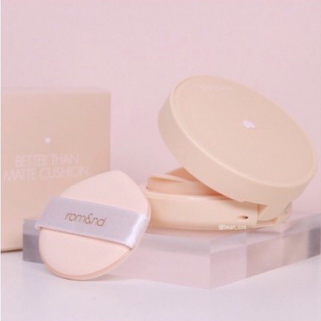 phấn nước Romand vỏ + 2 lõi kèm 2 puff