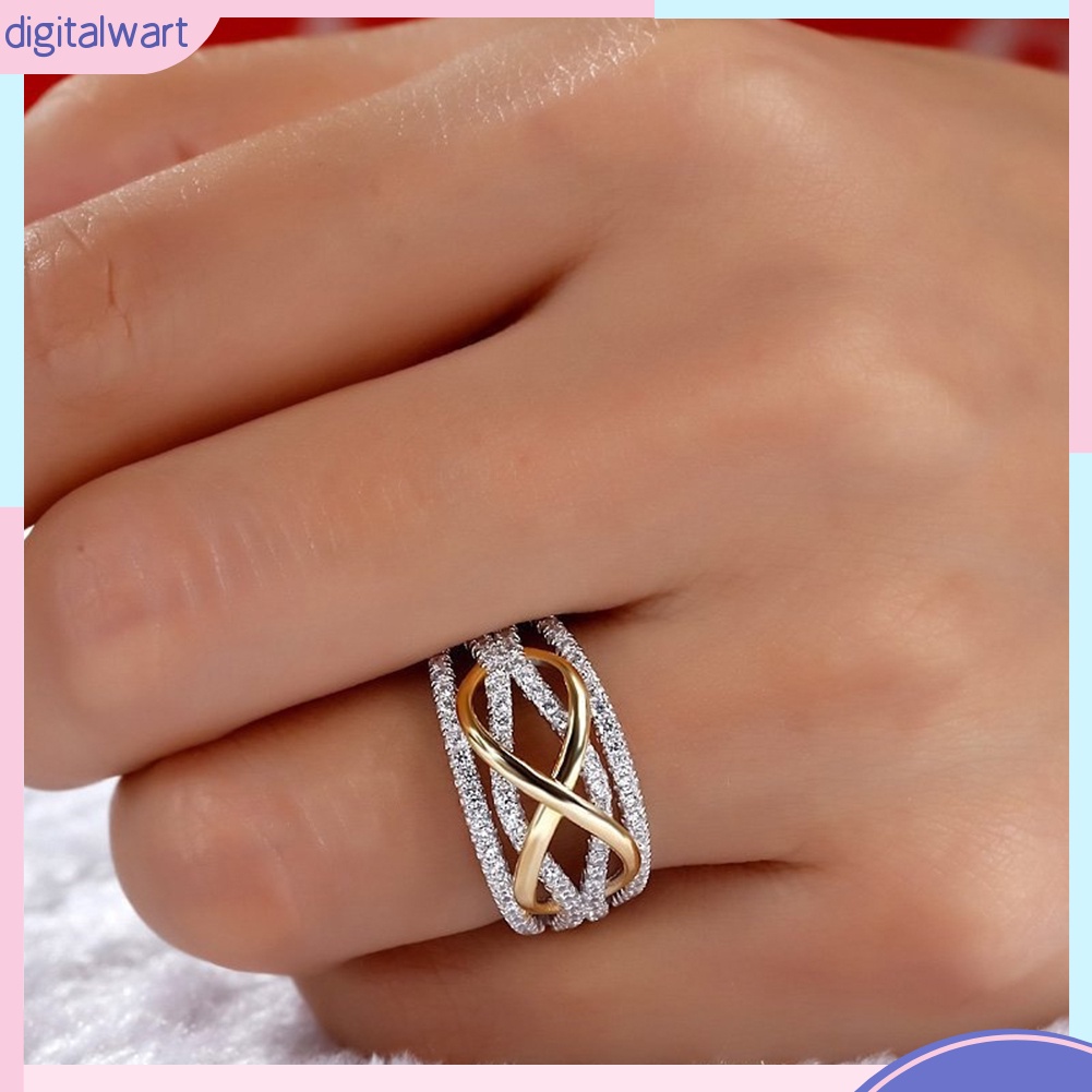 Nhẫn đính hôn đính đá hình số 8 sang trọng