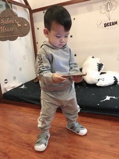 Bộ thể thao xám bé trai