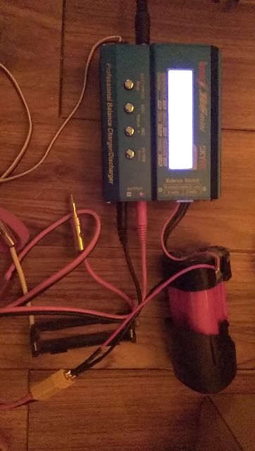 Đế sạc pin Milwaukee 10.8V dùng sạc cân bằng imax B6