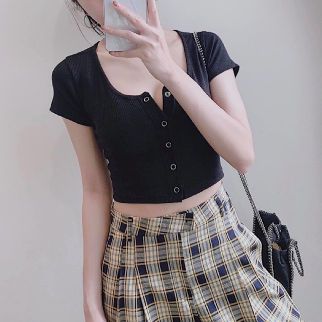 Áo croptop nút bấm basic