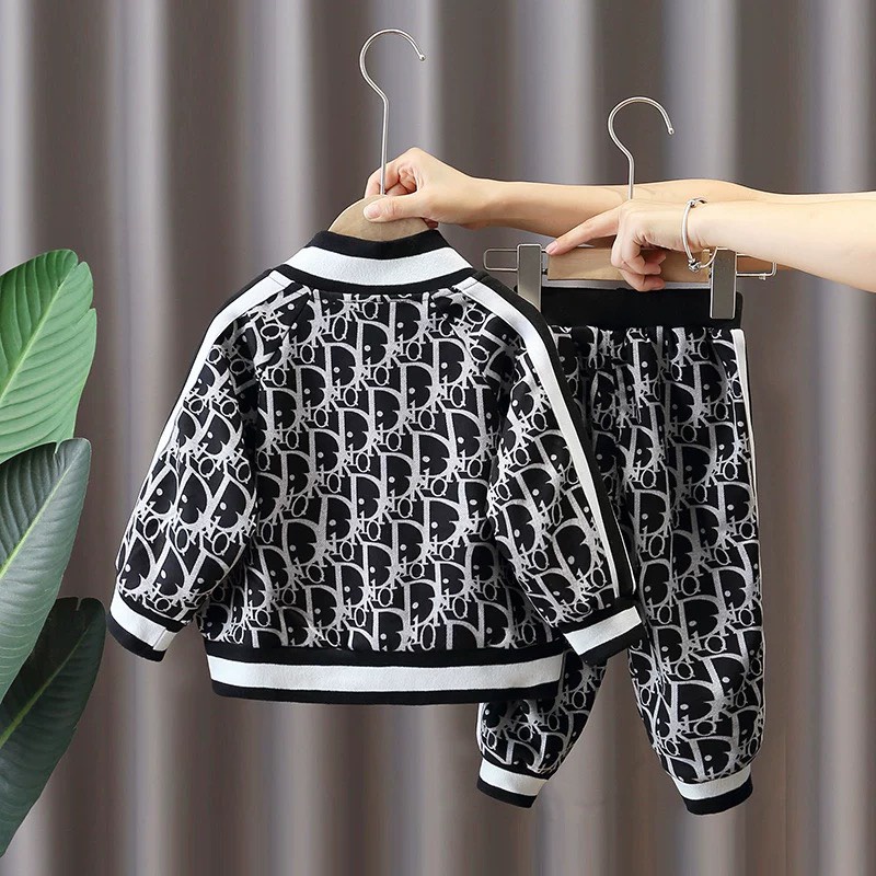 Bộ quần áo thu đông họa tiết DR