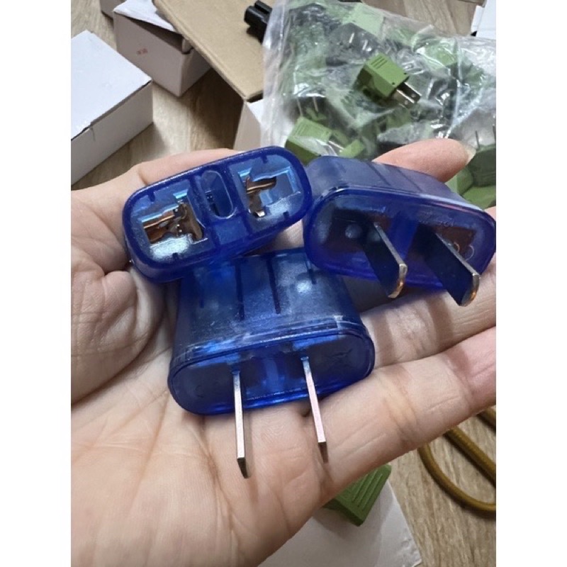 Phích cắm chuyền chân tròn sang chân dẹt hàng cao cấp