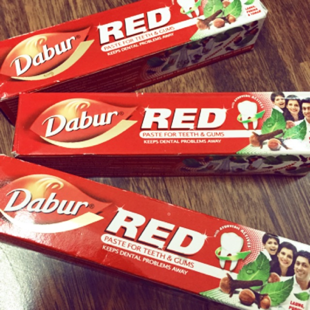 Kem đánh răng Dabur