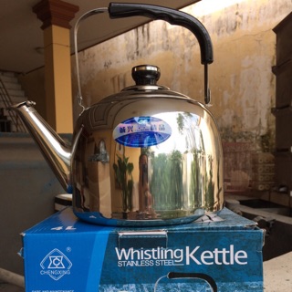 Ấm nước  4 lít , dc làm từ inox dày ko gĩcó còi báo khi nước sôi, dung tích 4 lít