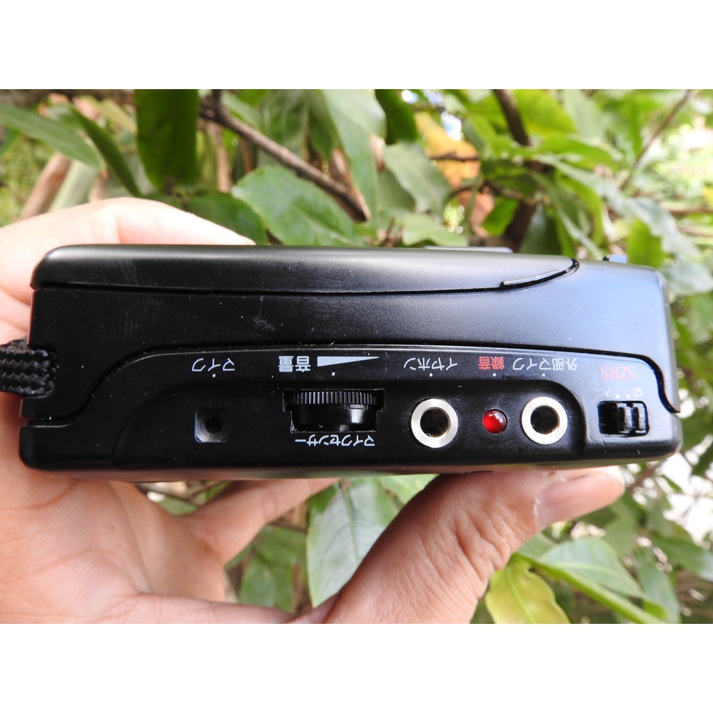 Máy nghe nhạc Cassette Hitachi TRQ-5 có loa ngoài kiểu máy lạ đẹp nhỏ gọn