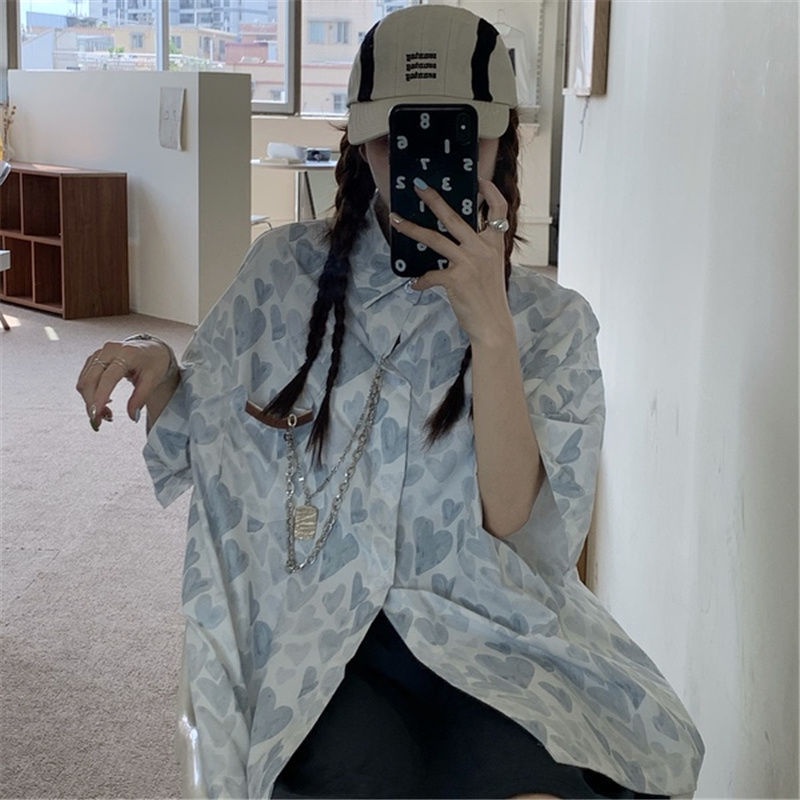 Áo Sơ Mi Ngắn Tay Cổ POLO Dáng Rộng In Hình Trái Tim Graffiti Cá Tính Dành Cho Nữ