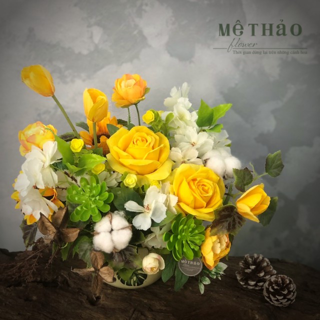 Lọ Hoa Hồng Vàng Mix  Phong Cách Vintage Chất Liệu  Lụa Cao Cấp Trang Trí Phòng Khách Của Mê Thảo Flower