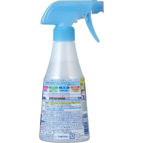 Chai xịt làm phẳng và làm thơm quần áo LION 300ml - Nhật Bản