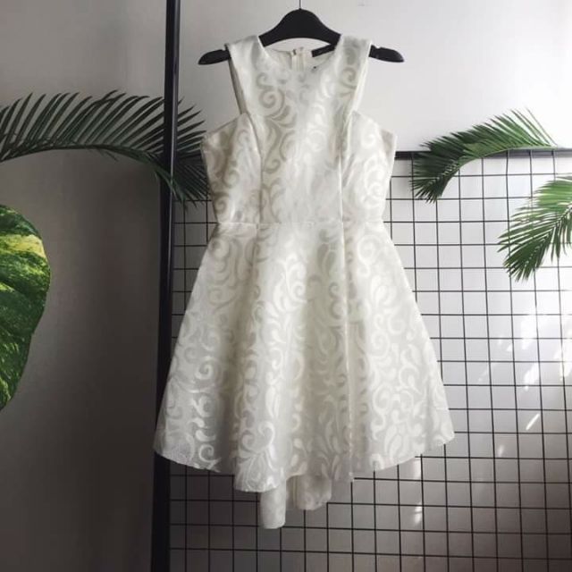 ❌Sale ❌Đầm xoè trắng yếm đuôi tôm Thiết Kế