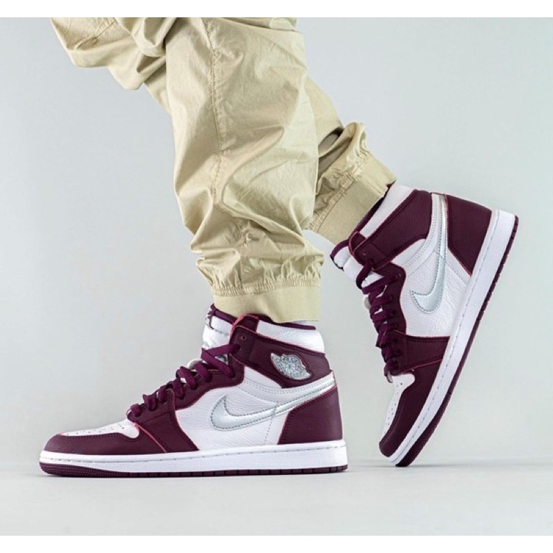 'Giày Cổ Cao' Nike Air Jordan 1 Retro High OG Bordeaux