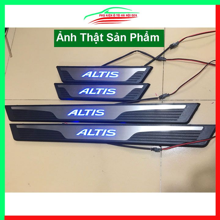 Bộ 4 nẹp bước chân ngoài có đèn Altis 2014-2021 chống trầy làm đẹp ô tô