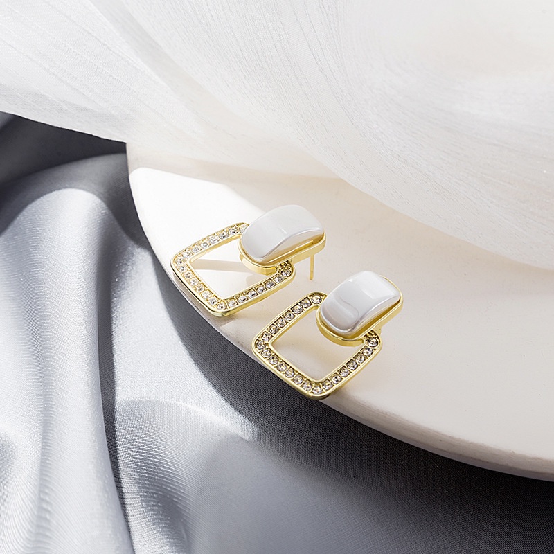 Đôi Bông Tai Ngọc Trai Giả Hình Vuông Mẫu Mới 2022 Dành Cho Nữ