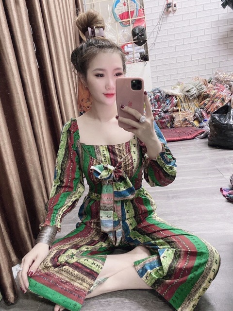 Sét đồ bộ lụa thổ cẩm cổ vuông trễ tay dài bo | BigBuy360 - bigbuy360.vn