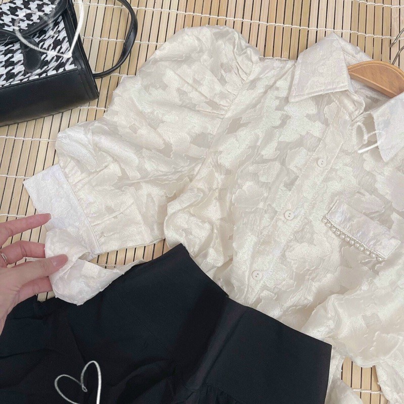 SET ÁO REN HOA NỔI TRẮNG CHÂN VÁY XOÈ ĐEN