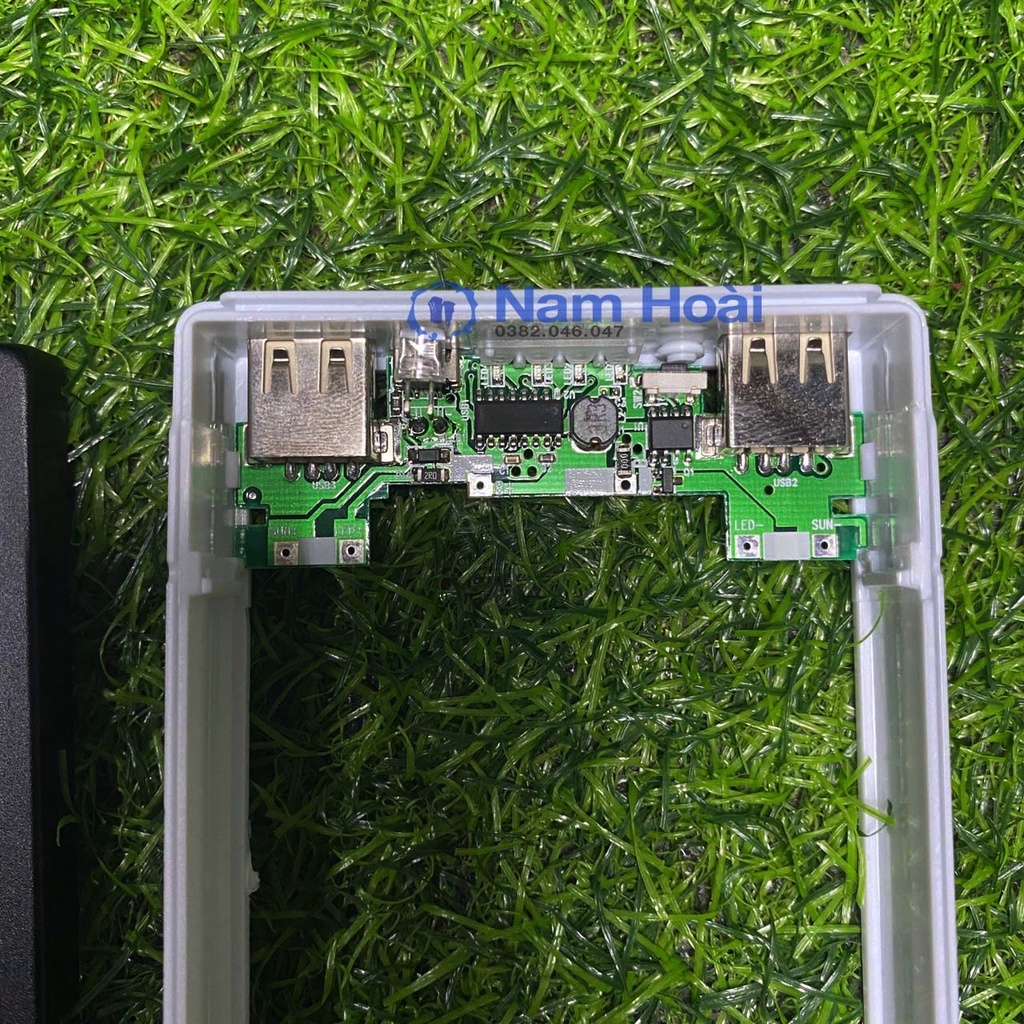 Box sạc dự năng lượng mặt trời 5 pin 18650 tích hợp Led siêu sáng