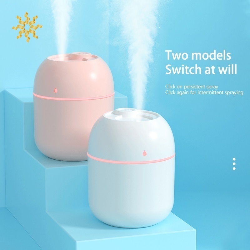 Máy xịt phun sương tạo ẩm không khí 220ml tích hợp đèn LED tiện lợi CR1