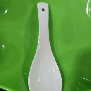 thìa sứ trắng