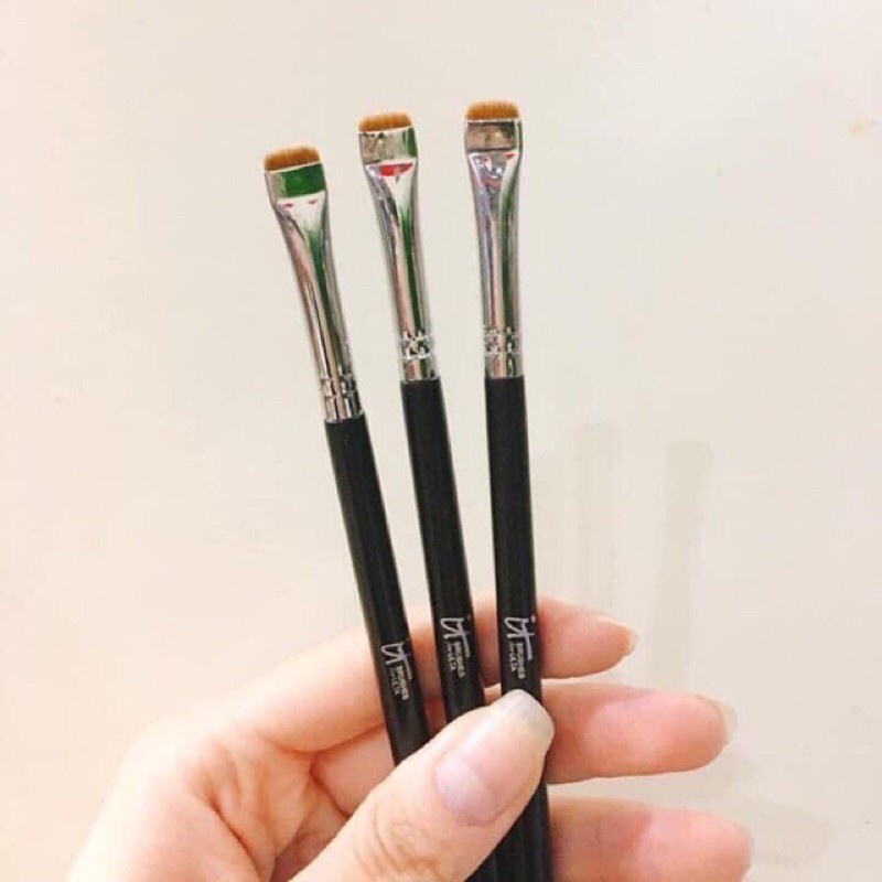 Cọ tém chân mày siêu mảnh được làm tỉ mỉ chuẩn đến từng mm - Hani Beauty