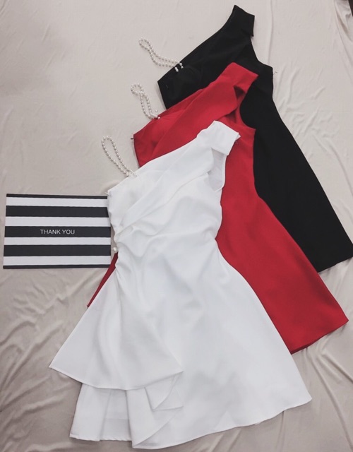 [kem video that] đầm lệch vai một bên dây chuỏi đính cườm eo siêu xinh | BigBuy360 - bigbuy360.vn