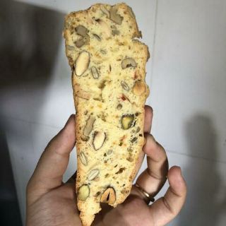 Nhân hạt dẻ cười còn sống 100gr