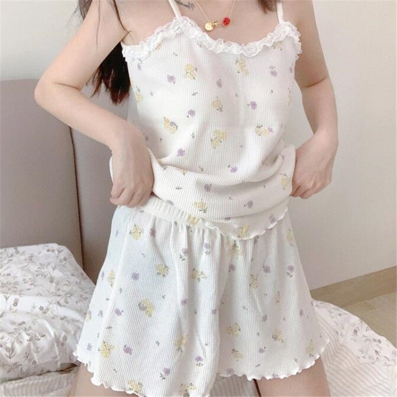 Set Đồ Ngủ Hai Dây Ren Hoa Và Gấu - Bộ quần áo ngủ mặc nhà, chất liệu vải thun, thoáng mát, dễ mặc Ulzzang | BigBuy360 - bigbuy360.vn