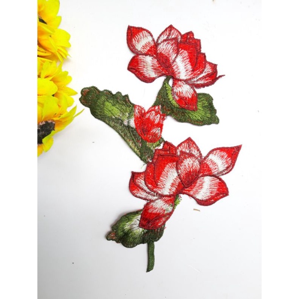 Miếng thêu kết áo hình cành hoa sen