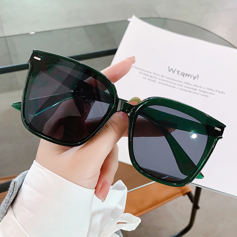 Kính Mát Chống Tia UV Mới Cho Cả Nam Và Nữ