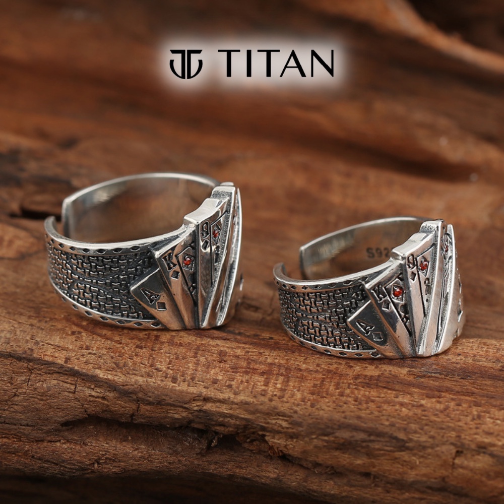 Nhẫn nam nữ Thần Bài, nhẫn họa tiết unisex freesize Titan Shop, ring bộ bài sảnh tiến JQKA màu bạc thời trang không gỉ