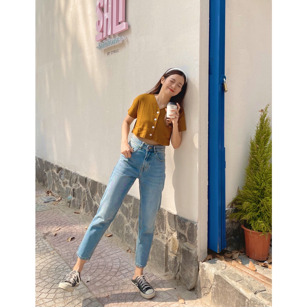 Áo Croptop Tay Ngắn Cổ Tim Nút Gài Màu Vàng  CTTN-V