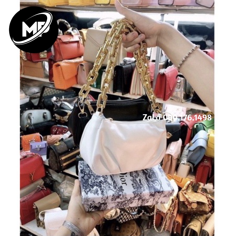 ❤️𝑺𝑰𝑬̂𝑼 𝑯𝑶𝑻❤️ Túi kẹp nách , xách tay nữ da trơn dây xích vuông PL 496