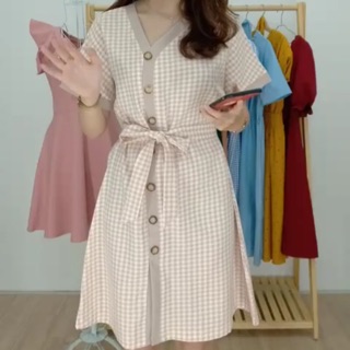 Váy kẻ karro vàng nhẹ trẻ trung năng động. Mặc đi làm hay đi chơi đều ok. Lịch sự nhẹ nhàng. Trẻ trung năng động. Chất d