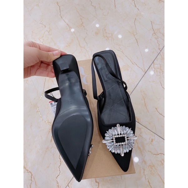 Guốc mũi nhọn gắn đá mặt