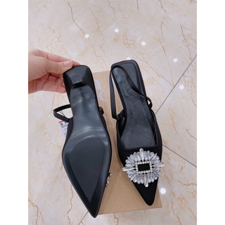 Guốc mũi nhọn gắn đá mặt