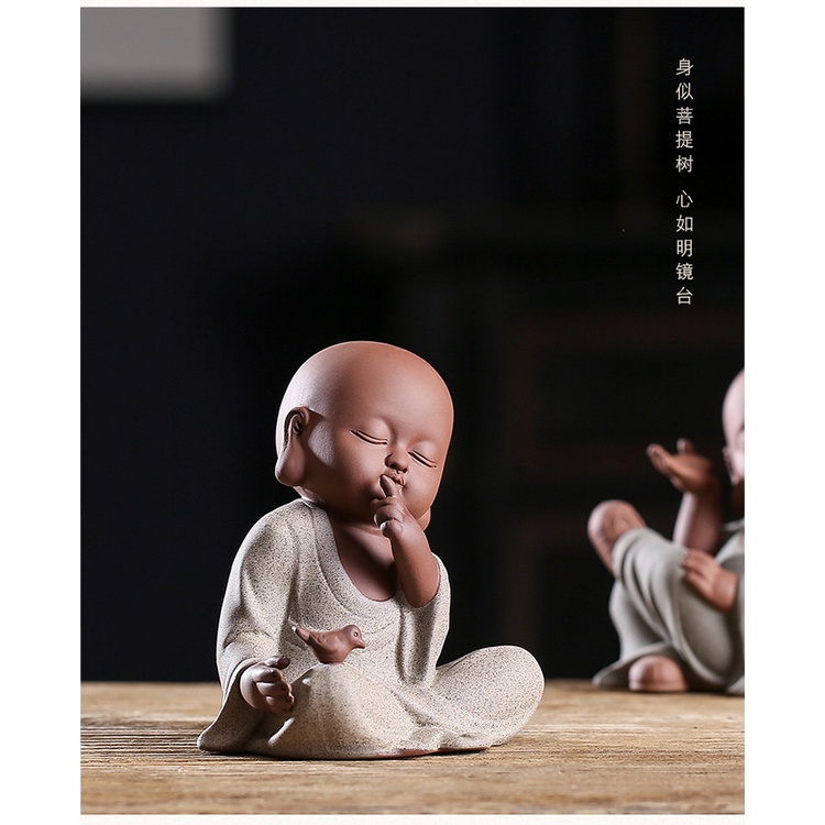 Tượng chú tiểu chơi chim gốm tử sa- Tượng gốm tử sa trang trí bàn trà phối lũa tiểu cảnh bonsai- tượng decor