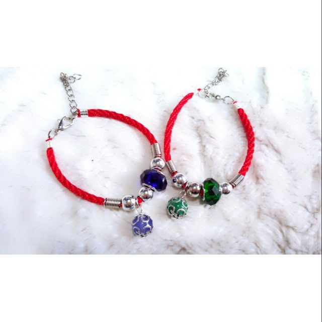 Vòng tay handmade. Lắc tay hạt màu phối đá. Dây đỏ đen